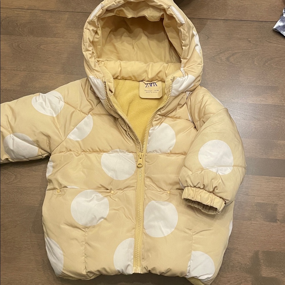 Zara Cream and Yellow Puffer Jacket